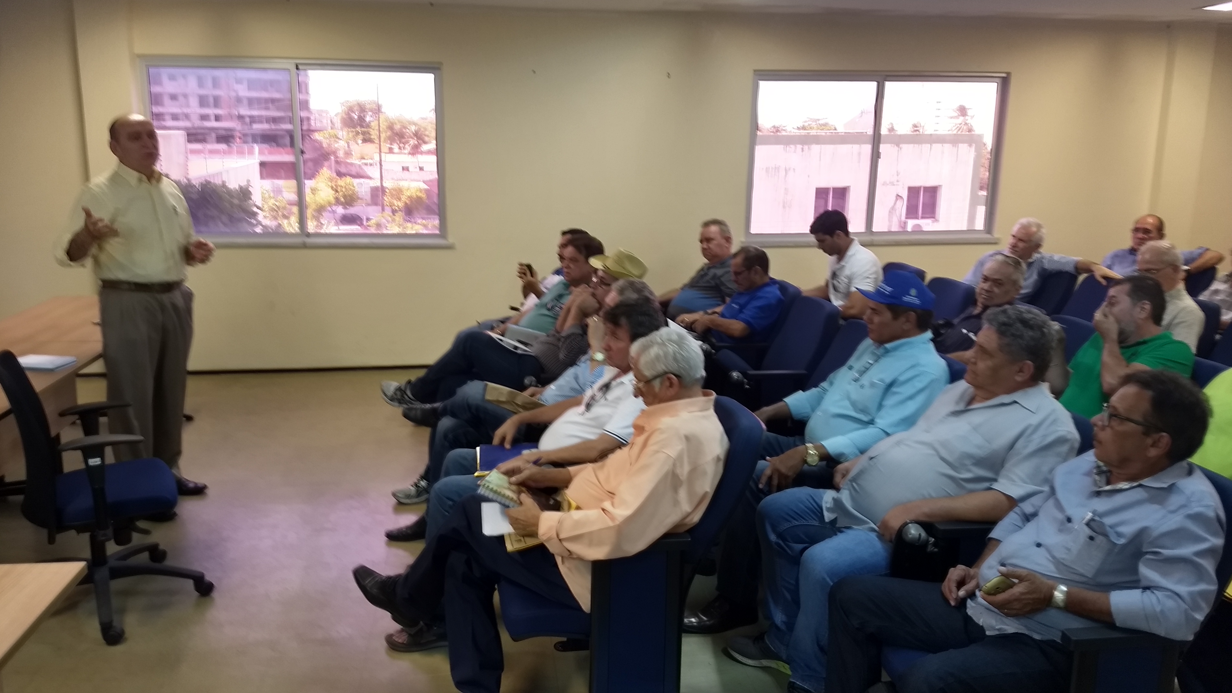 Ematerce: diretoria executiva, assessores estaduais e gerentes regionais participam de palestra sobre Apicultura