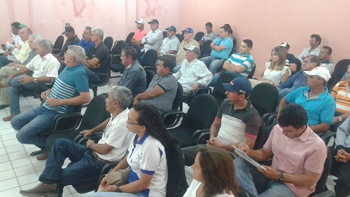 Produtores discutem processos de colheita e pós-colheita do caju