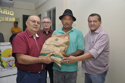 Madalena recebe projeto produtivo em Apicultura