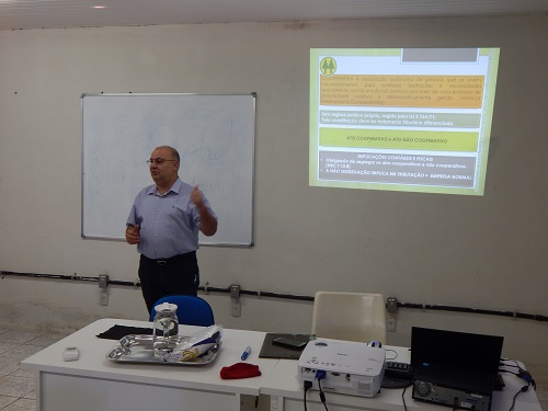 Ematerce participa de reunião sobre cooperativa em Barbalha