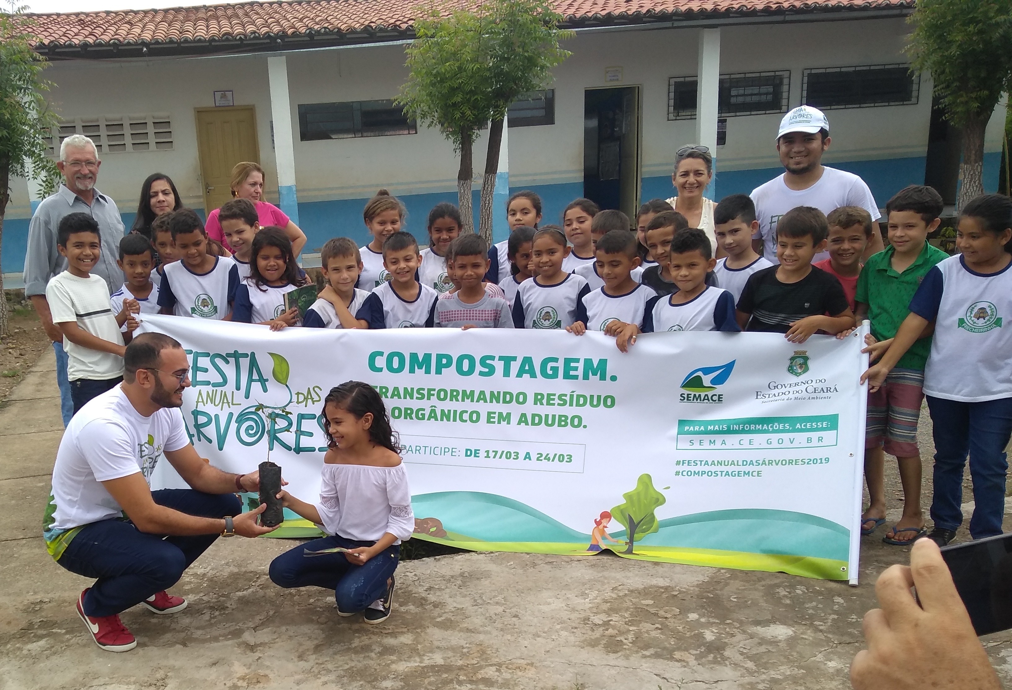 Escritório local Ematerce Frecheirinha participa da Festa Anual das Árvores