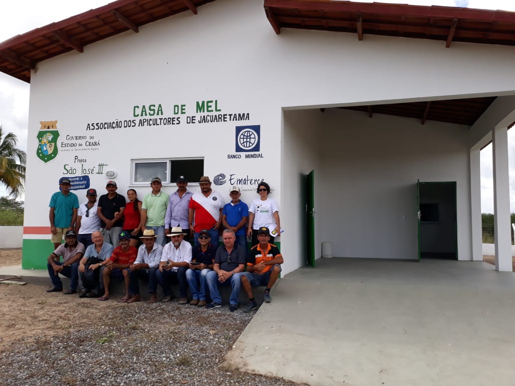 Jaguaretama: Ematerce realiza visita técnica a projeto de apicultura