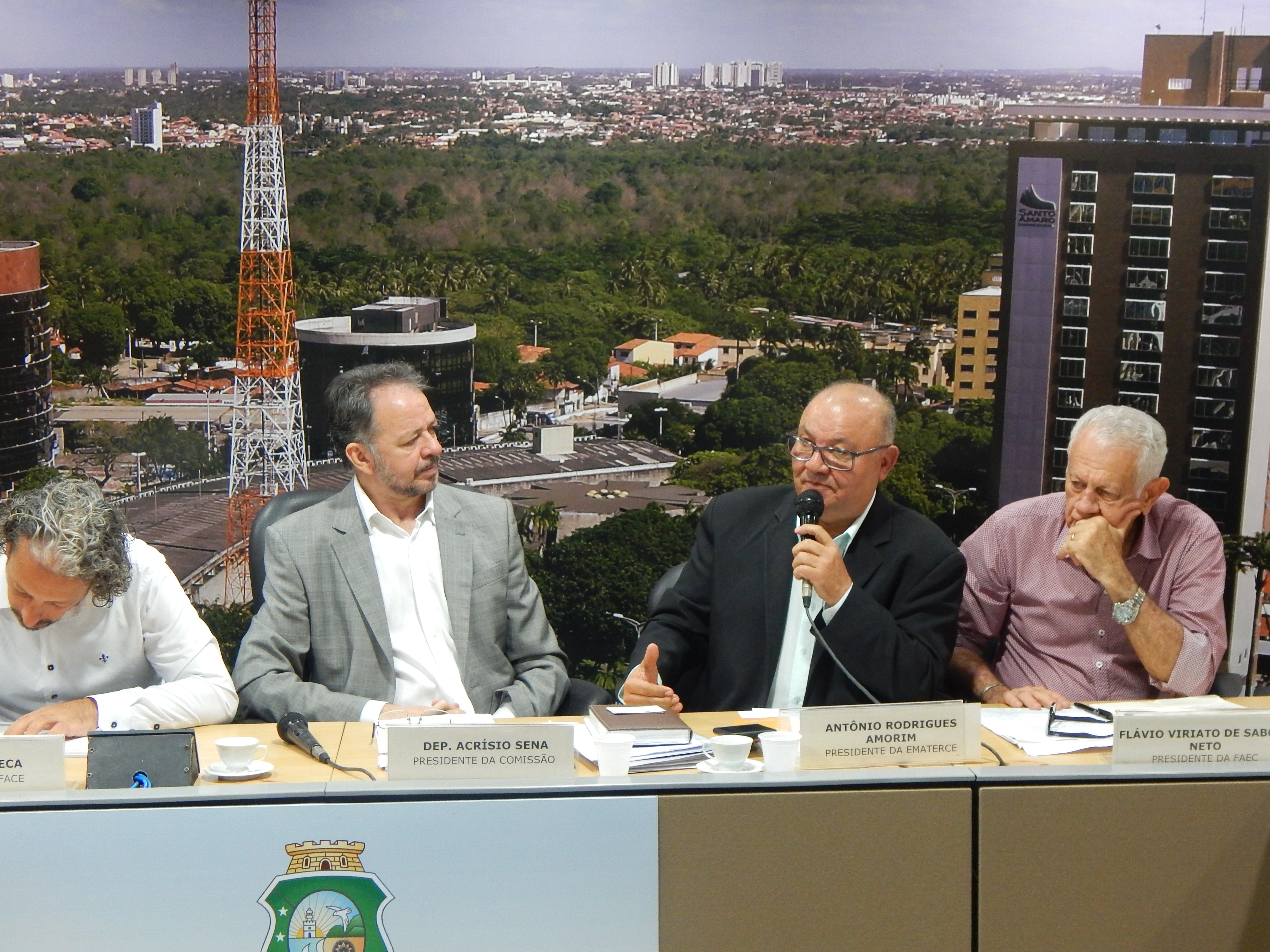 Ematerce participa de audiência pública na Assembleia sobre Apicultura