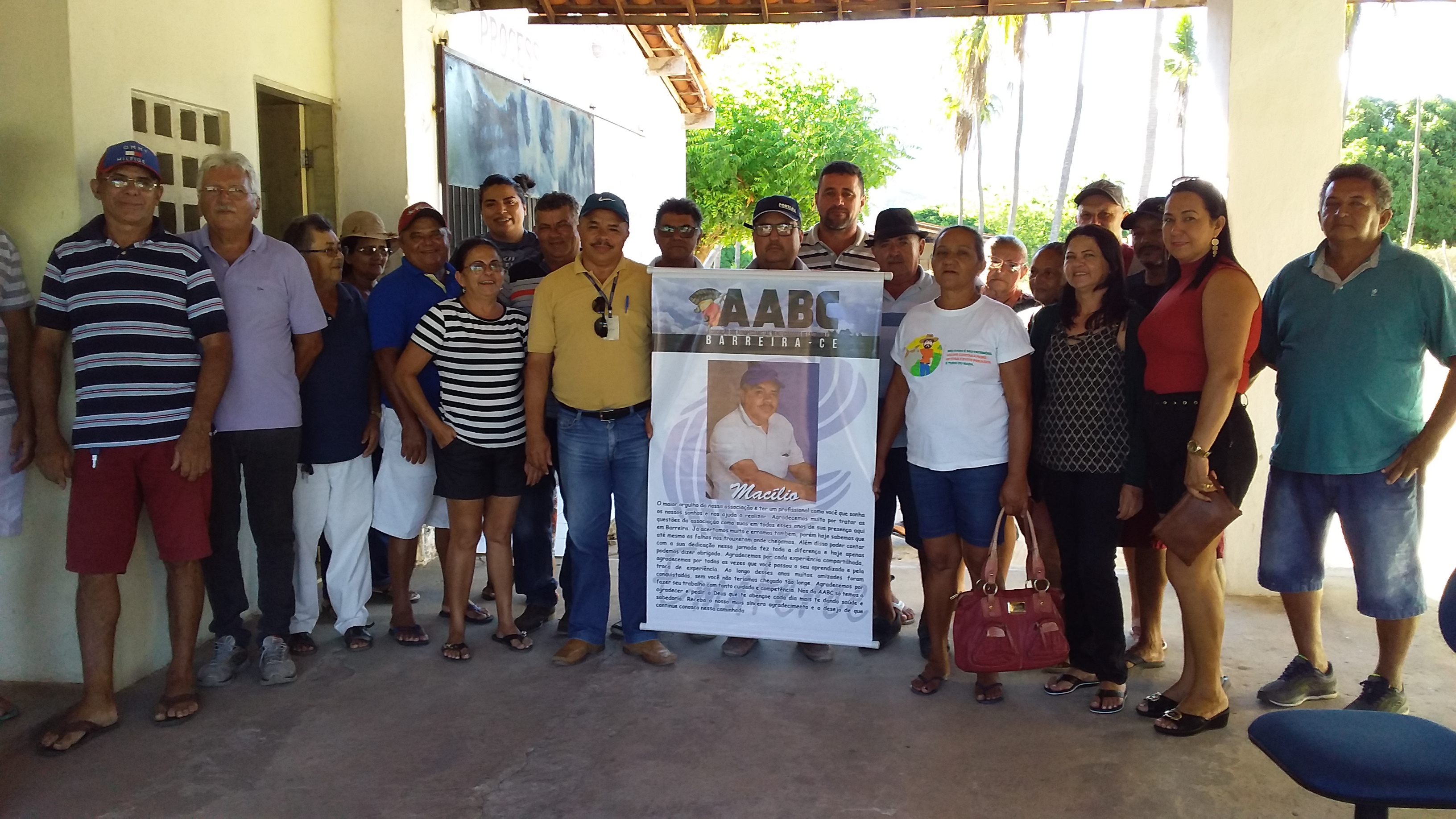 Barreira: Associação dos Agropecuaristas homenageia técnico da Ematerce