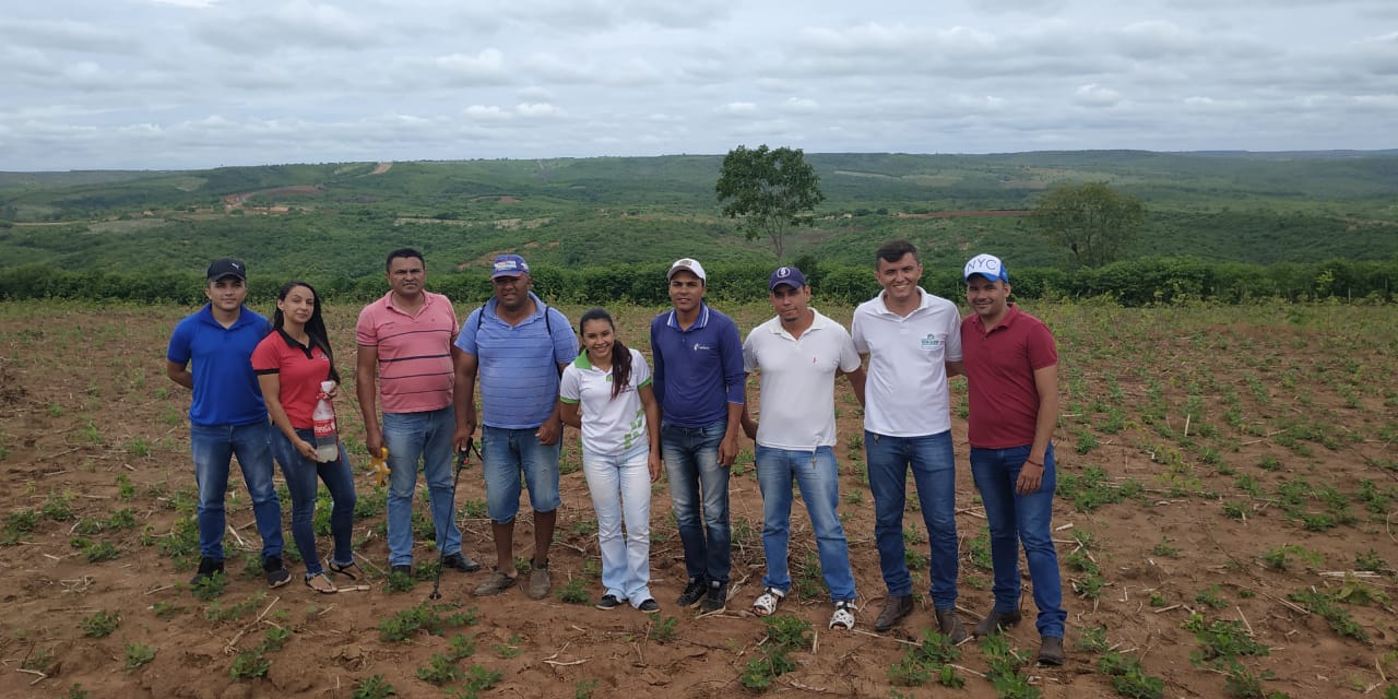 Altaneira: Ematerce orienta agricultores familiares a usarem Bioinseticida BT.