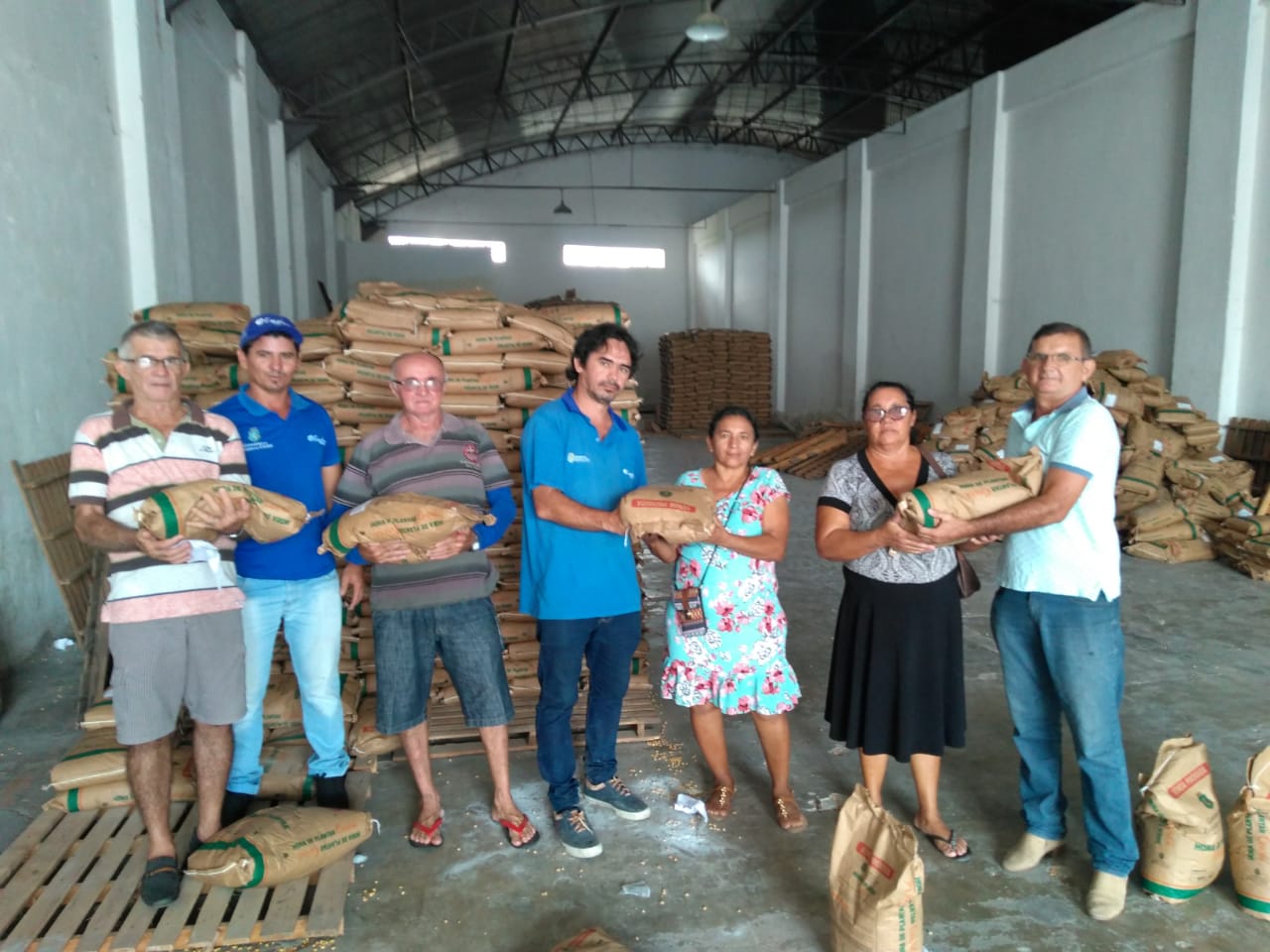 Quixeramobim: Ematerce conclui distribuição de sementes a agricultores cadastrados