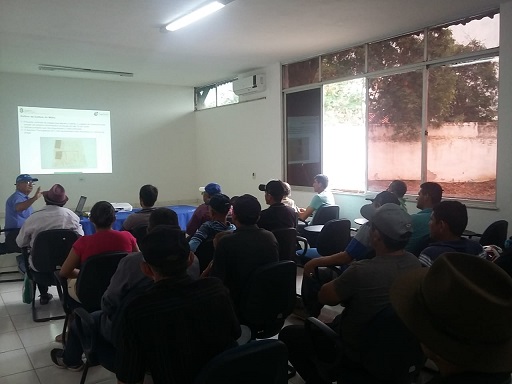 Assaré: Ematerce orienta aplicação do Bioinseticida aos agricultores assistidos