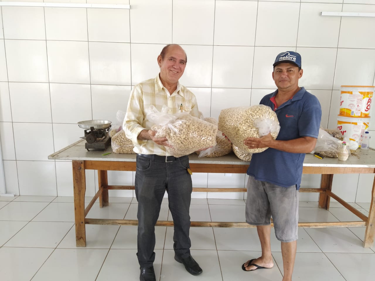 Projeto São José III financia agroindústria de castanha em Beberibe-CE.