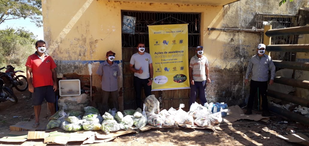 Altaneira e Juazeiro do Norte: Cooperativa e Ematerce, em parceria com a Fundação Banco do Brasil, entregam cestas de alimentos a entidades beneficentes.
