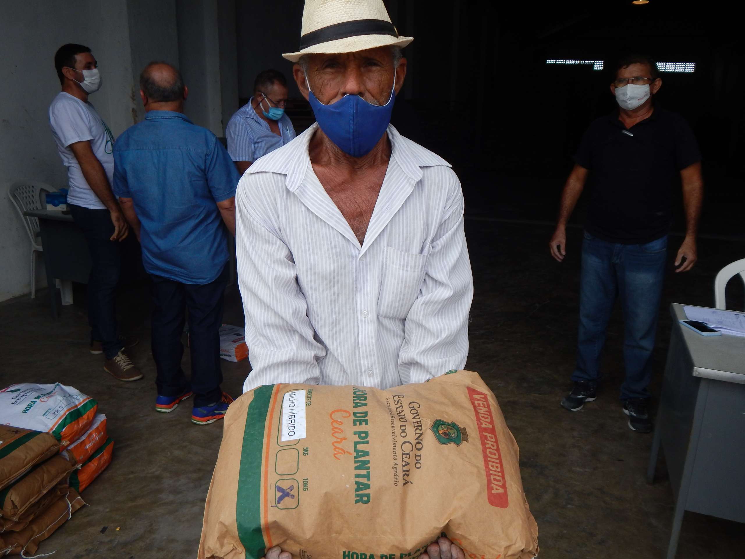 Quixeramobim e Canindé finalizam entrega de sementes do Hora de Plantar