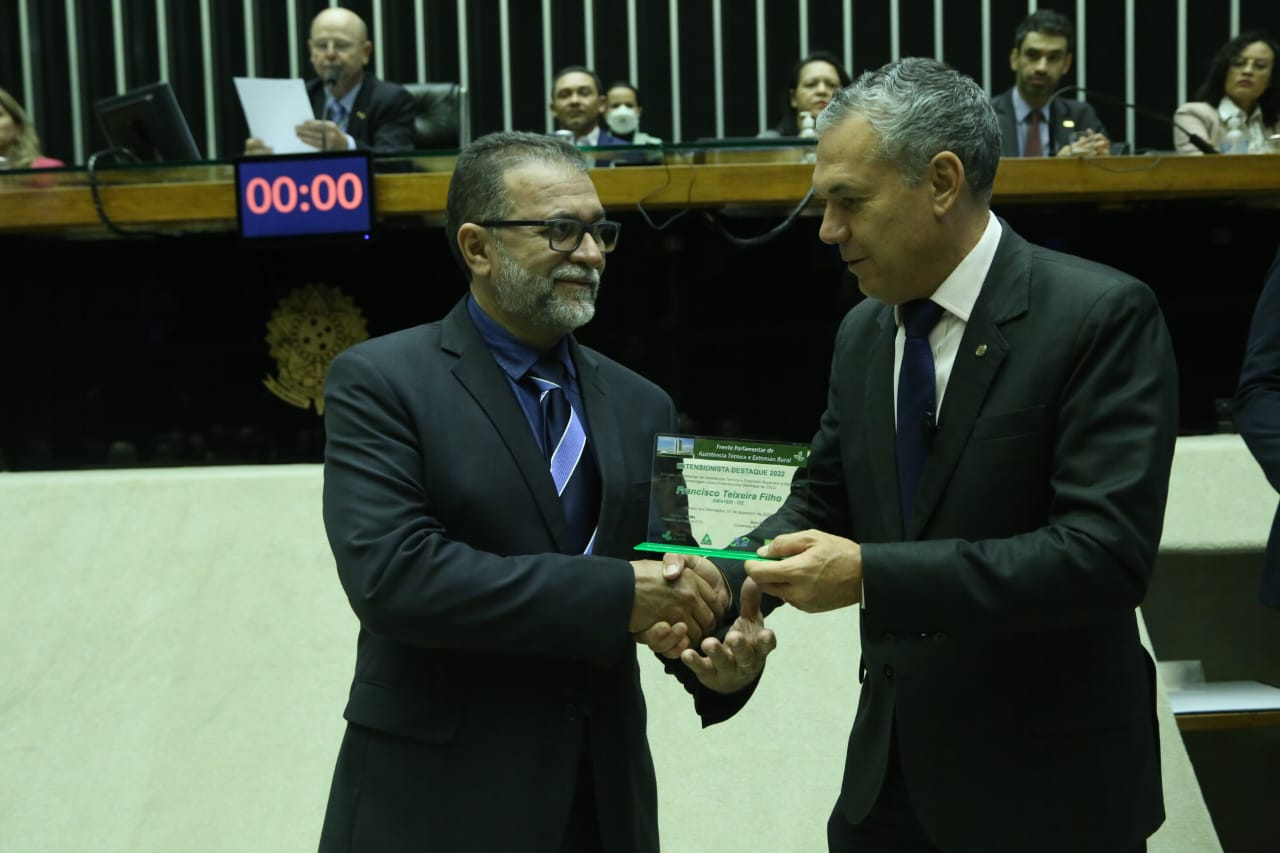 Ematerce: Técnico Chico Filho, um dos homenageados, no Dia Nacional do Extensionista