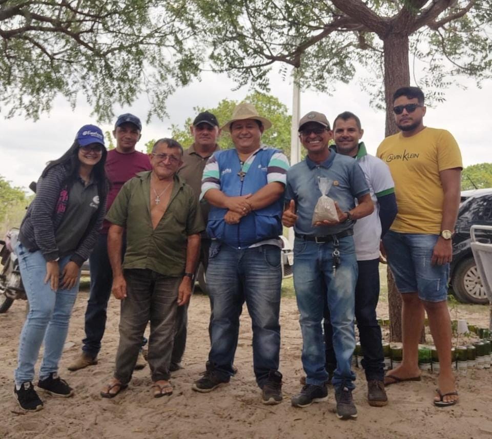 Coleta de amostras de solo em Palhano: avanço na agricultura