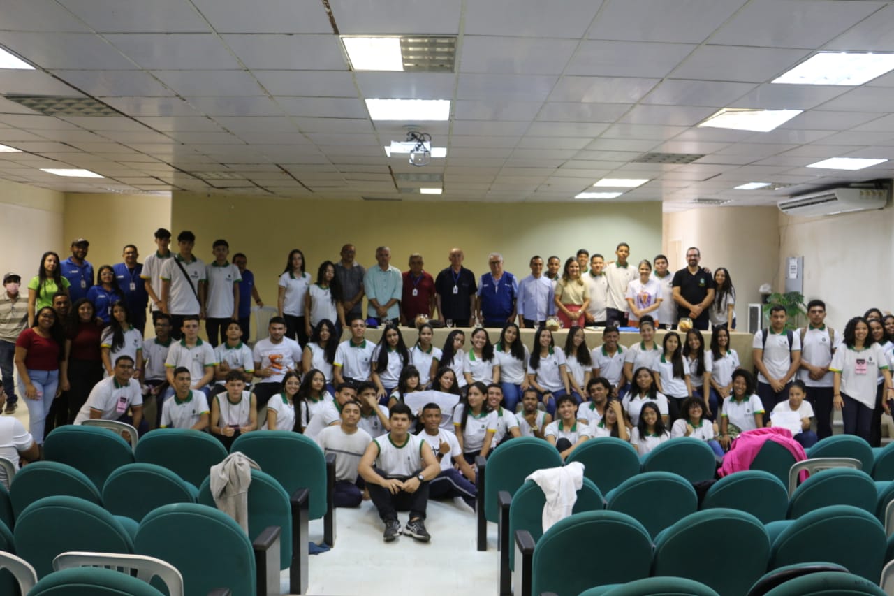 Momento emocionante: entrega de certificados de avicultura caipira em Guaiuba