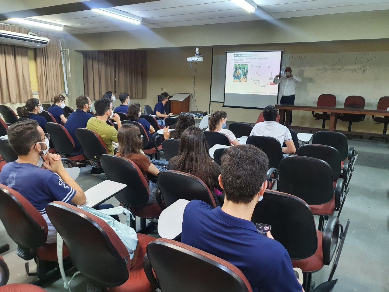Elmo é apresentado à comunidade acadêmica a convite de alunos da Faculdade de Medicina da UFC