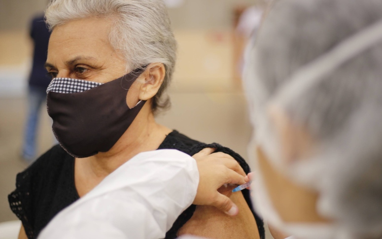 Fim de emergência de covid-19 no Estado não exclui medidas de proteção