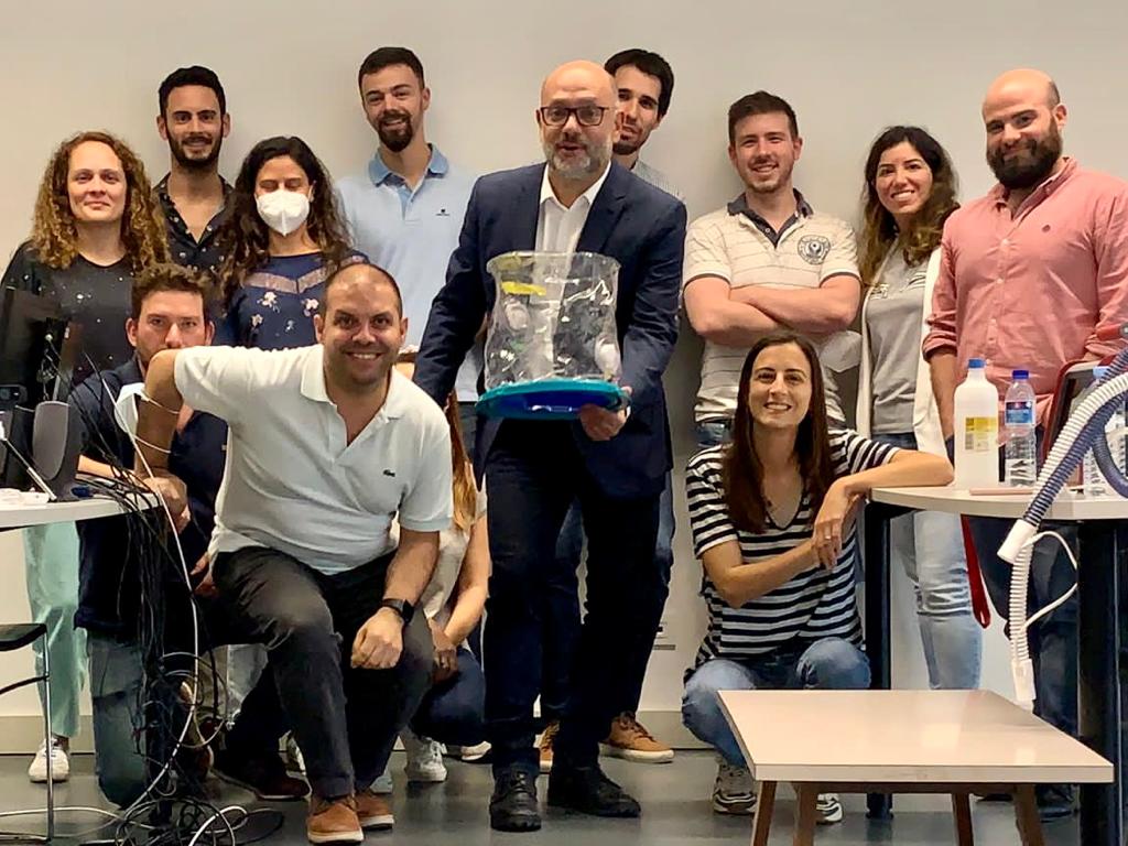 Capacete Elmo cruza o Atlântico e é apresentado em universidade de Portugal