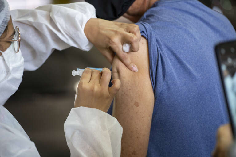 Vacinação fortalece sistema imunológico de pacientes com comorbidade e reduz o risco de complicações