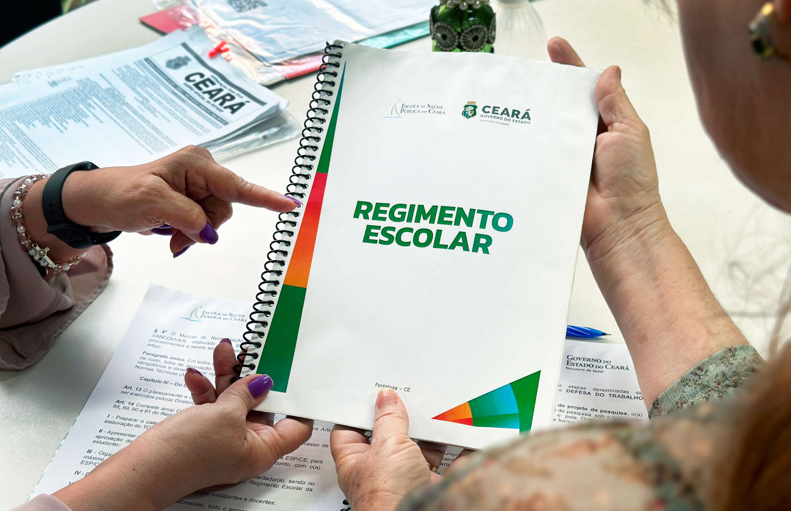 Regimento Escolar: nova versão do documento atualiza normas e diretrizes educacionais da ESP/CE