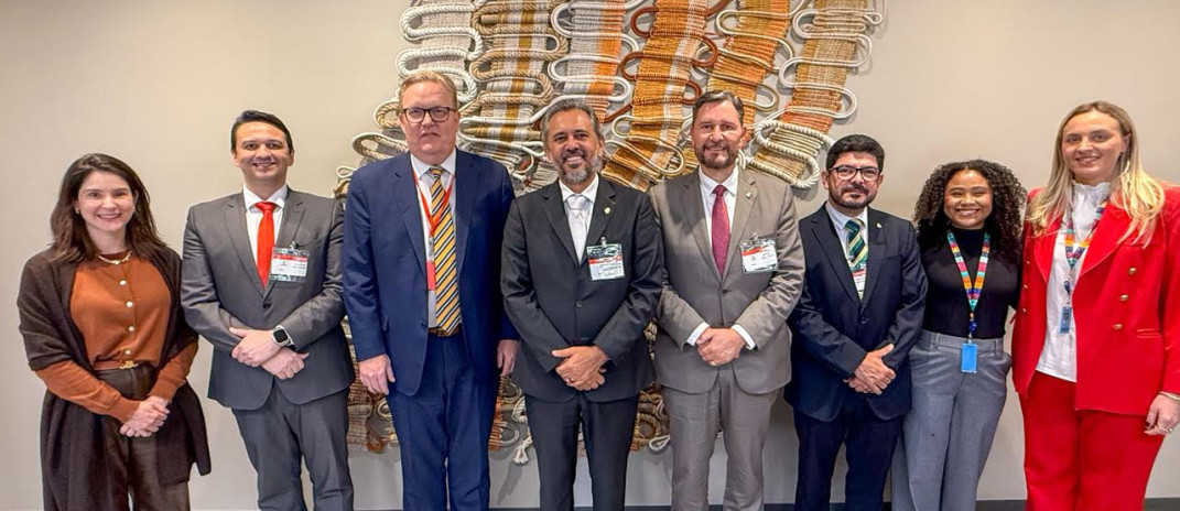 Governador Elmano de Freitas se reúne com representantes da Amazon em Nova Iorque
