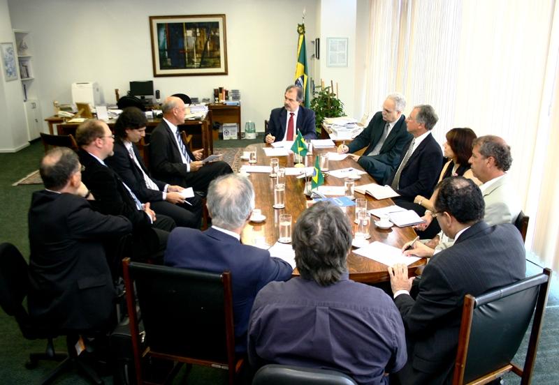 Mercadante discute construção do primeiro laboratório marítimo