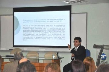 Painéis abordam financiamento e aspectos legais em CT&I