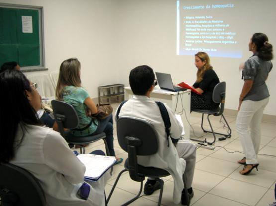 Iniciado Curso Básico de Homeopatia no HGF