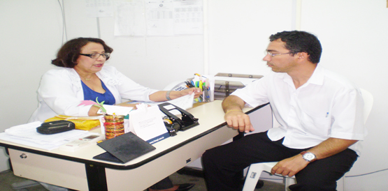 Orientação para atendimento de funcionário vítima de acidente com perfuro-cortante e material biológico