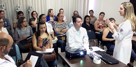 Profissionais de enfermagem do HGF passam por treinamento
