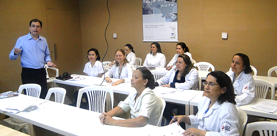 Profissionais da saúde participam de capacitação em pesquisa clínica