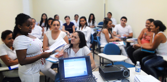 Técnicos de enfermagem participam de capacitação no HGF