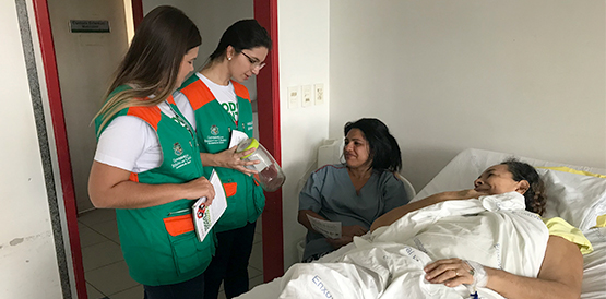 Pacientes, acompanhantes e servidores do HGF recebem orientação de combate ao Aedes aegypti