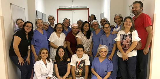 Gêmeos comemoram aniversário de 15 anos no HGF