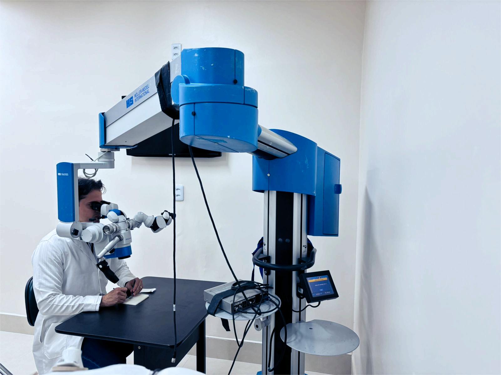 Laboratório de Microcirurgia do HGF possibilita treinamento qualificado aos profissionais com cenários realísticos