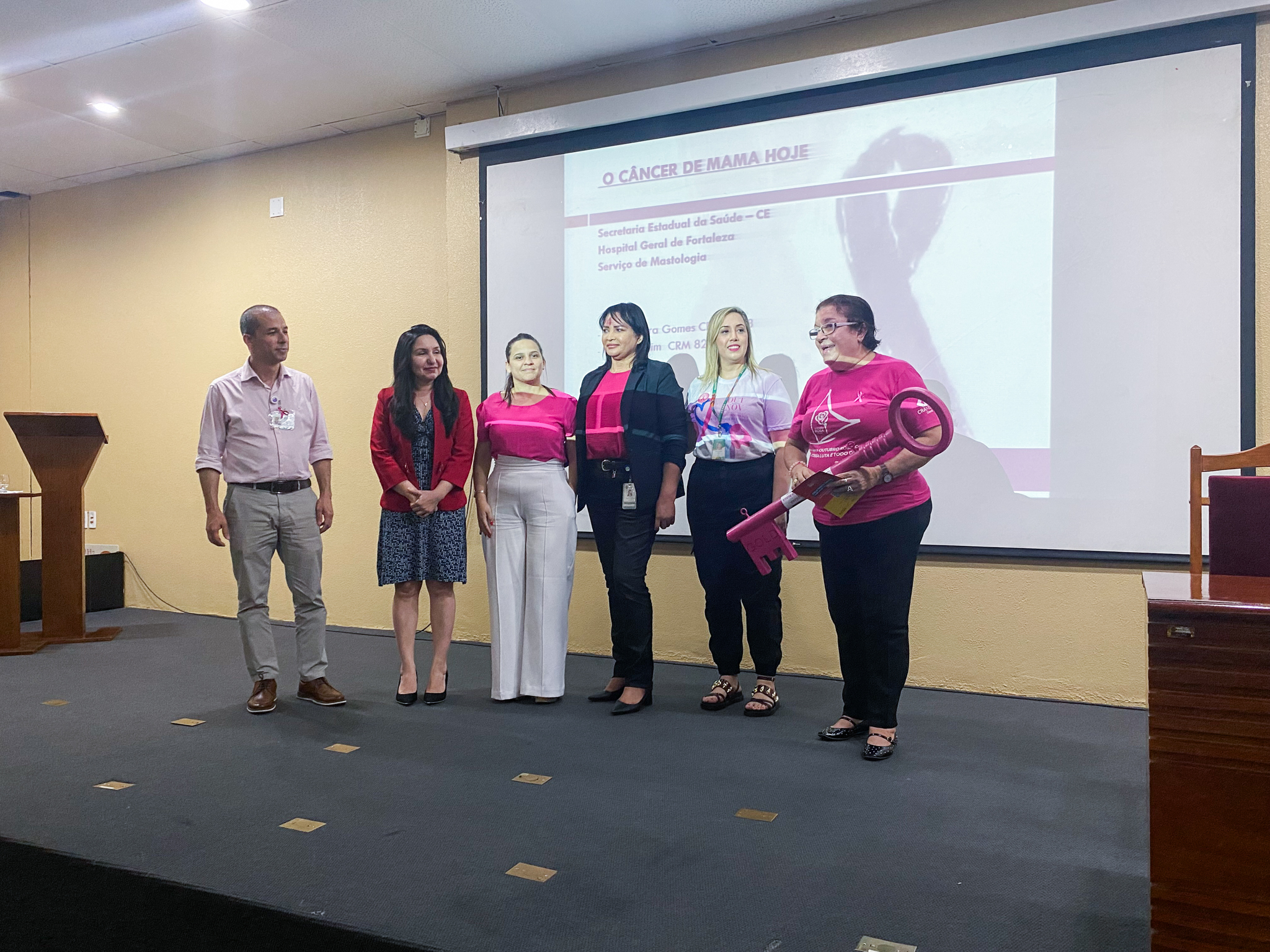 HGF recebe “Chave Rosa” em reconhecimento pelo combate ao câncer de mama; unidade é referência no tratamento no Ceará