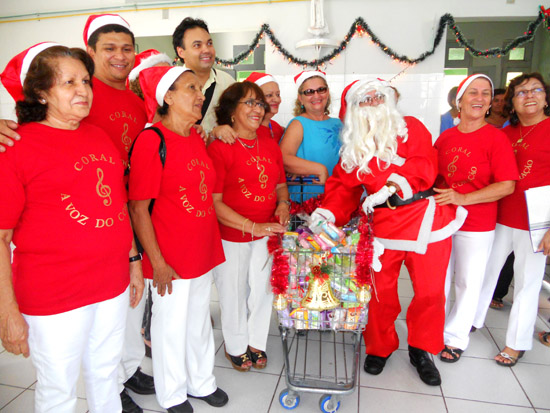 Coral “A Voz do Coração” visita pacientes do HM neste Natal