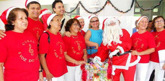 Pacientes do HM recebem visita do Papai Noel e de coral dia 20