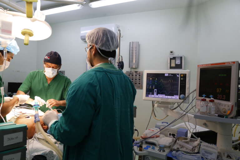 Hospital de Messejana realiza dois transplantes simultâneos de coração; Procedimento raro exige equipe e estrutura especializada