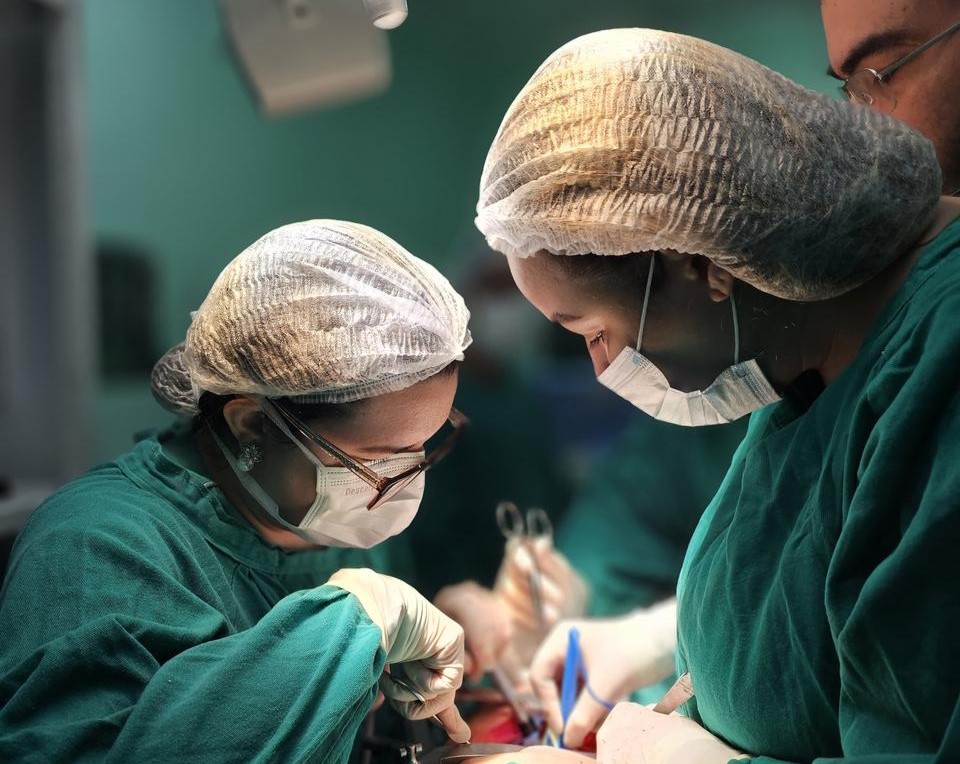 Mês da mulher: pioneirismo e determinação marcam trajetória das primeiras cirurgiãs torácicas do Hospital de Messejana