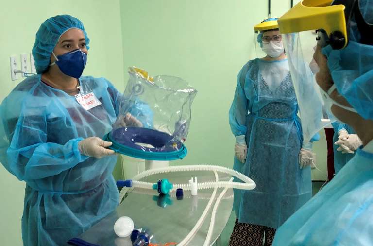 Hospital São José recebe unidades do capacete Elmo