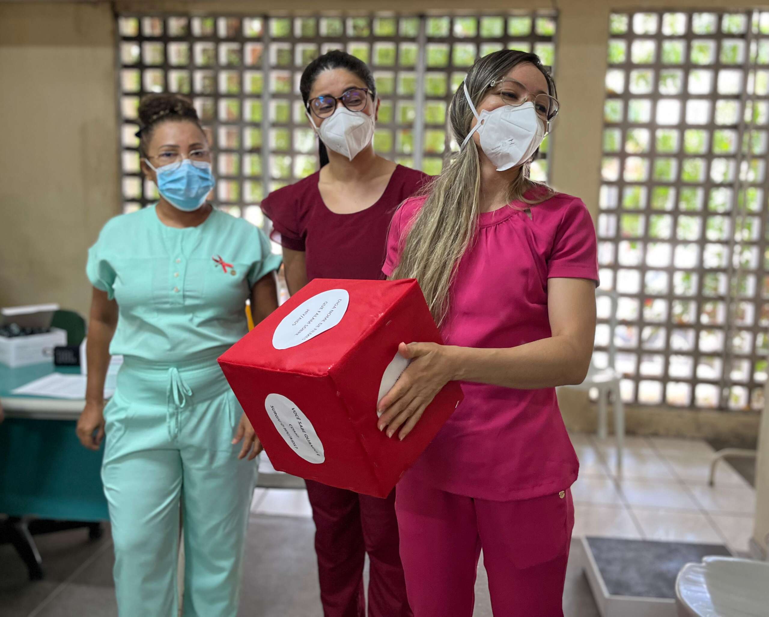HSJ realiza atividade alusiva ao Dezembro Vermelho para pacientes do Ambulatório