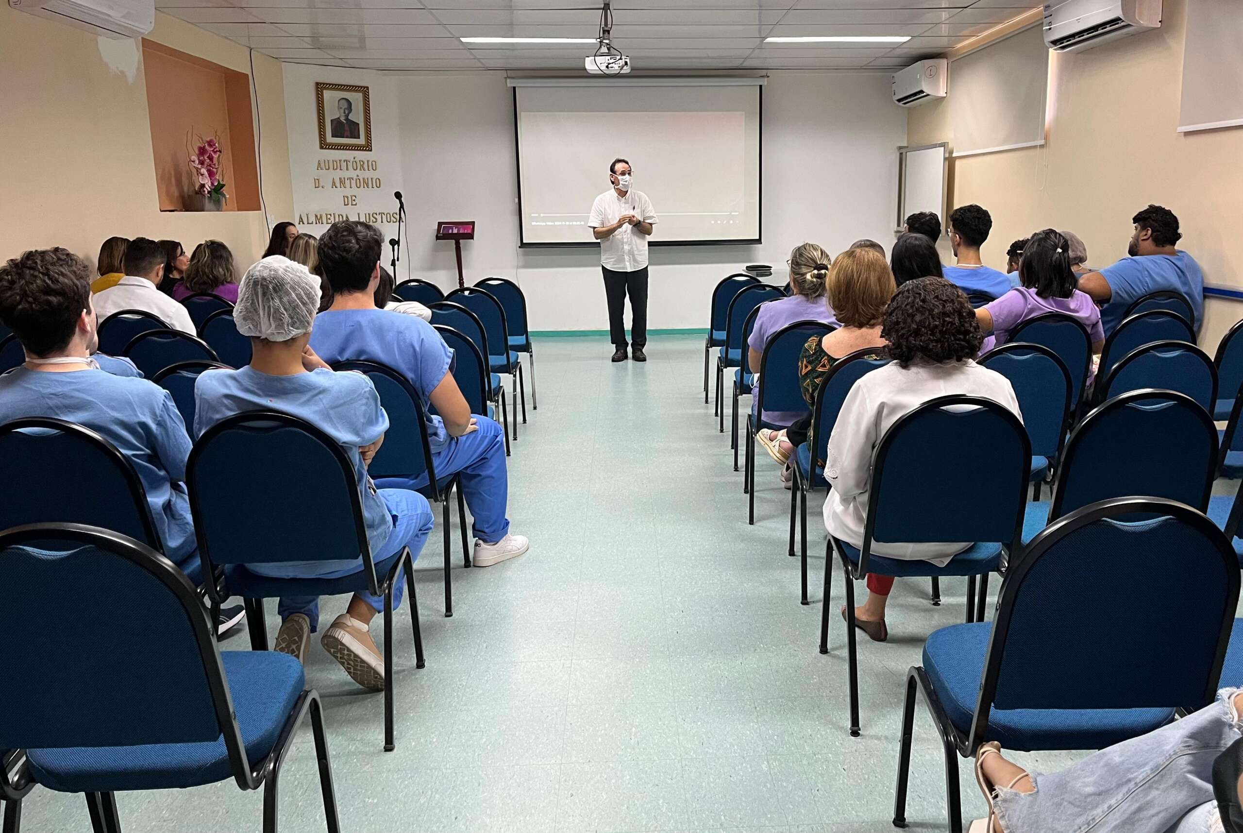 Dezembro Vermelho: HSJ promove palestra sobre a evolução do cuidado com o HIV/aids