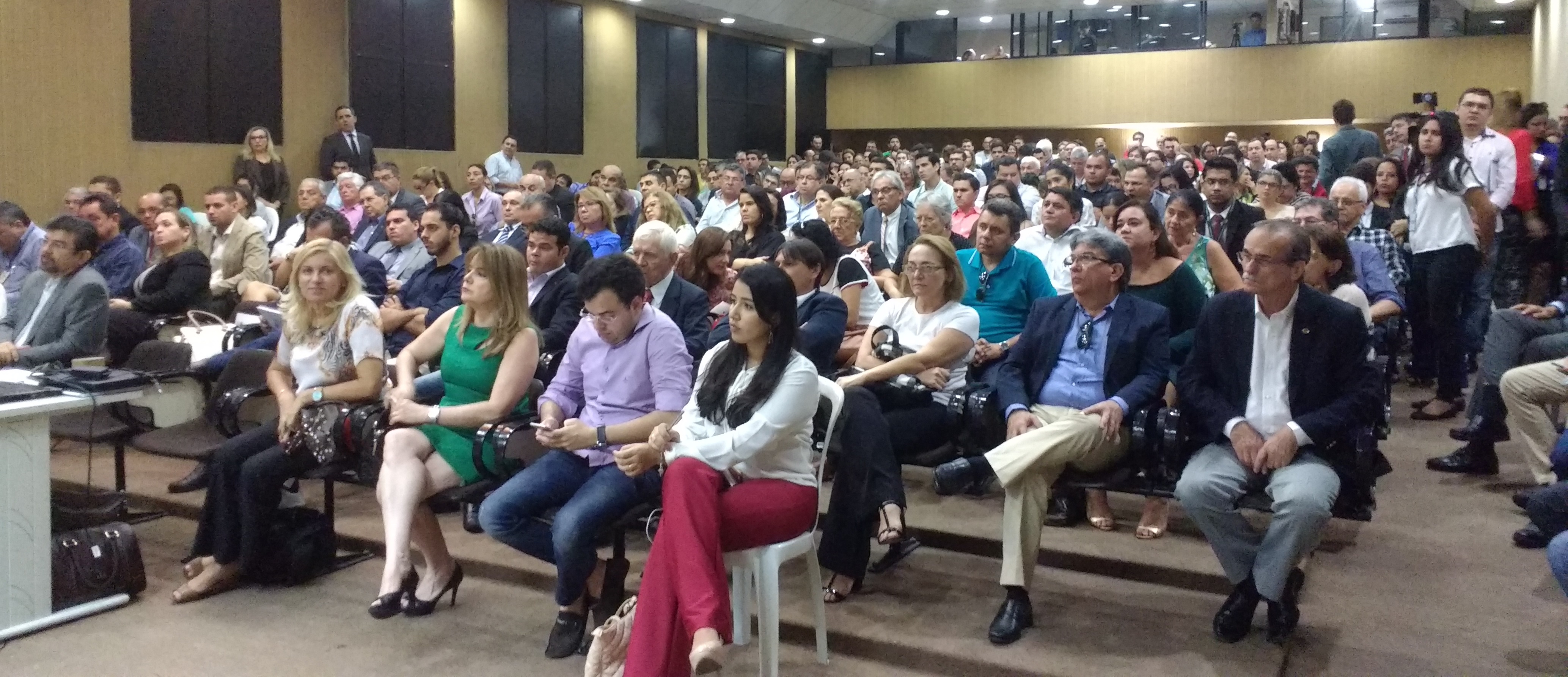 Modernização e desenvolvimento econômico são discutidos por Mauro Filho e Ciro Gomes