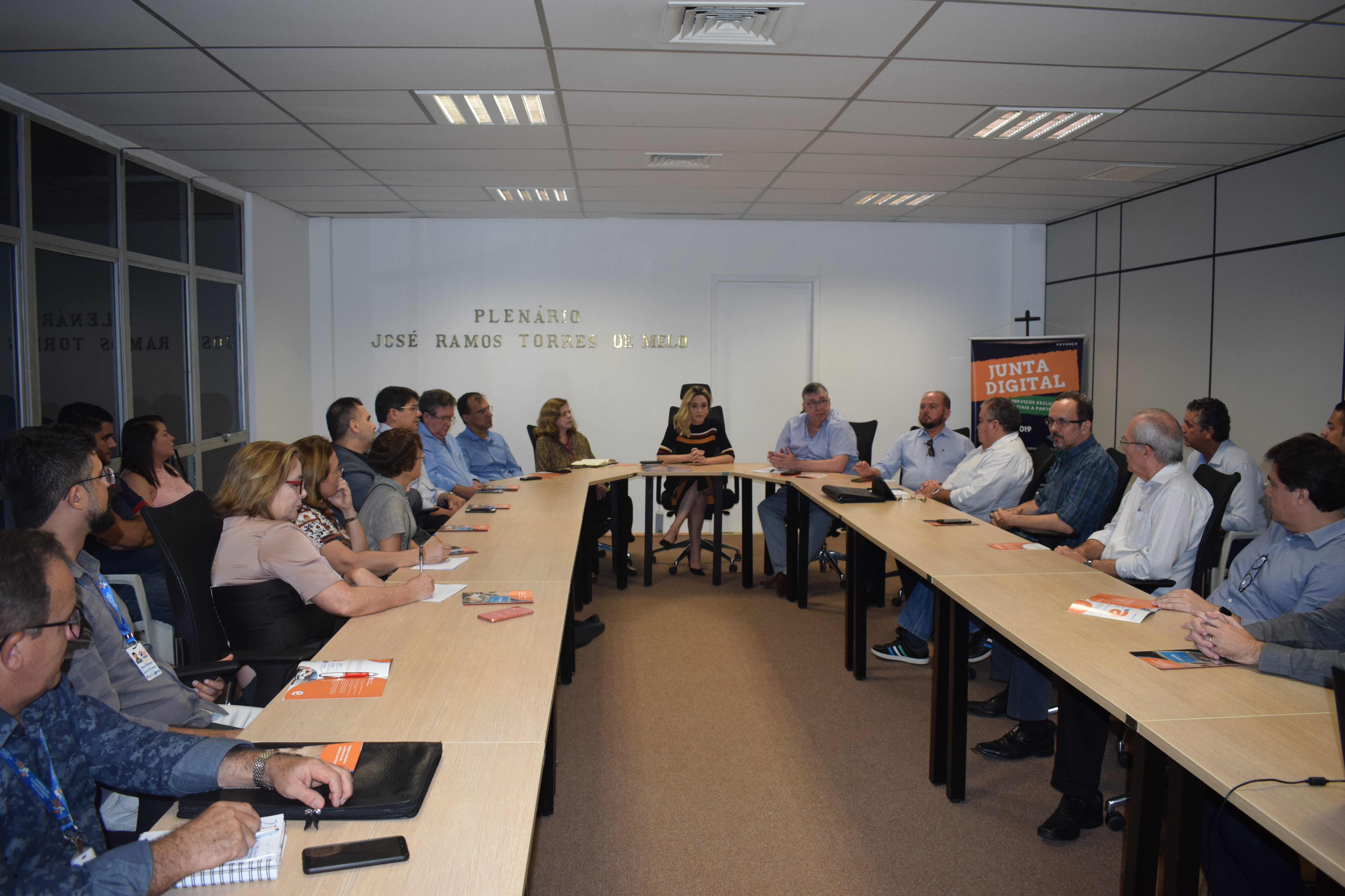 Jucec apresenta RedeSim aos secretários e presidentes de vinculadas da Sedet