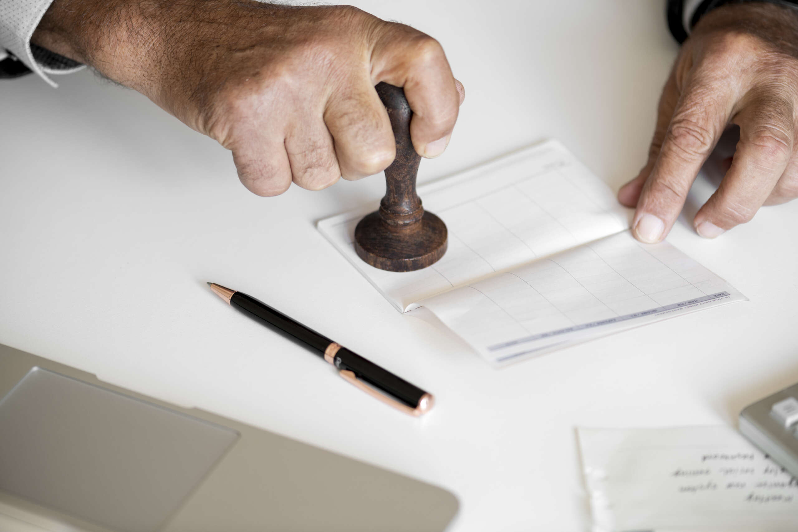 Declaração de Autenticidade: entenda quando e como usar o documento exigido em registros empresariais