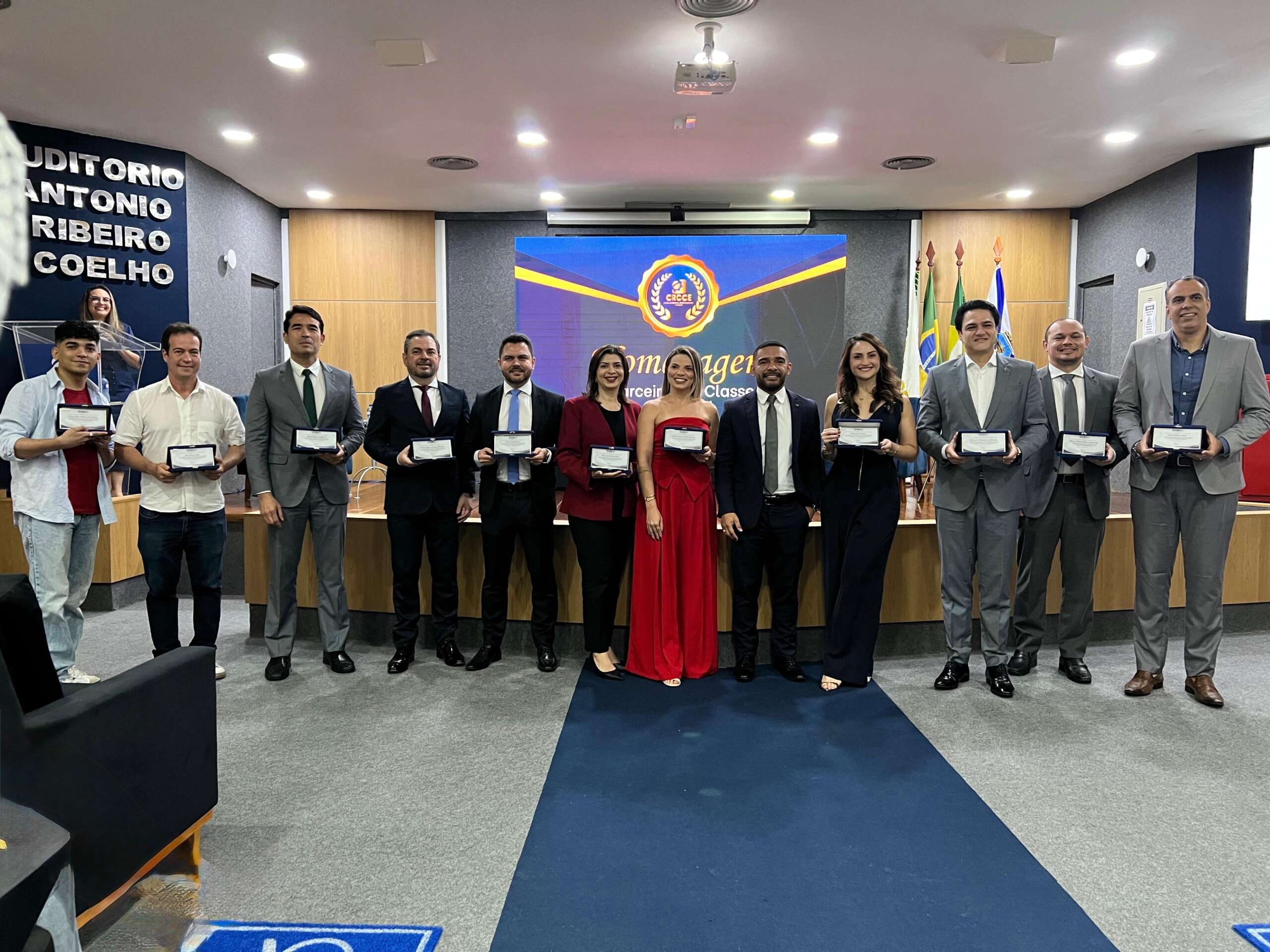 Presidente da Jucec é homenageado pelo CRC/CE em solenidade de encerramento da gestão 2022–2025