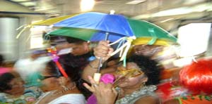 Estação ferroviária recebe músicos e realiza Trem do Samba