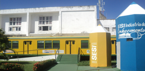 Passageiros do Metrofor têm acesso à minibiblioteca e computadores ligados à internet