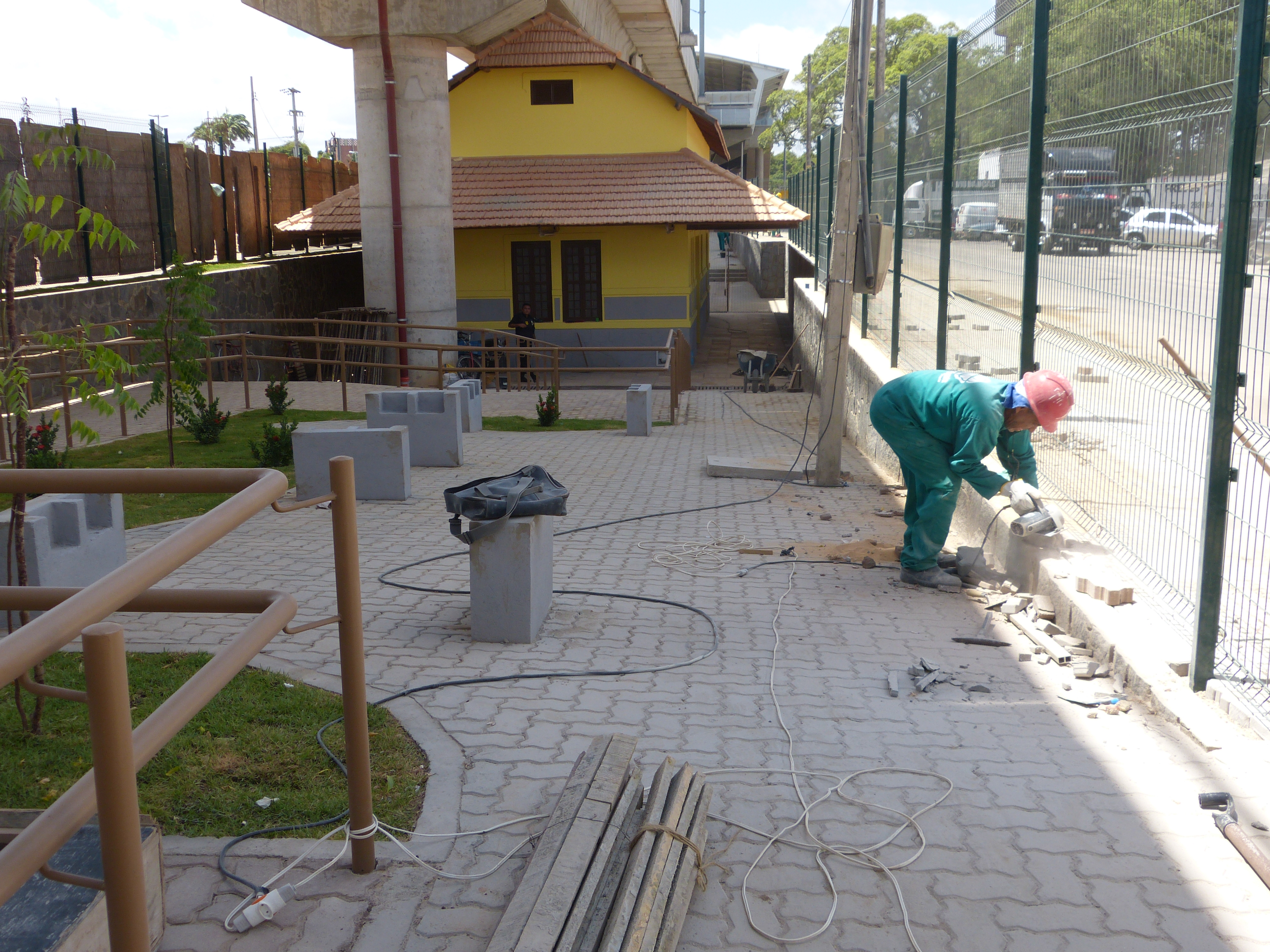 Urbanização sob elevado da Parangaba beneficia paisagismo no local