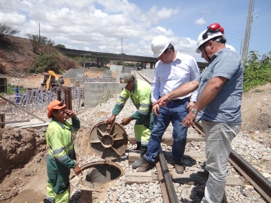 Obras do VLT: Túnel da avenida Borges de Melo tem sua pavimentação iniciada