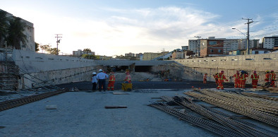 Secretario da Infraestrutura e gestores do Metrofor visitam obras do VLT